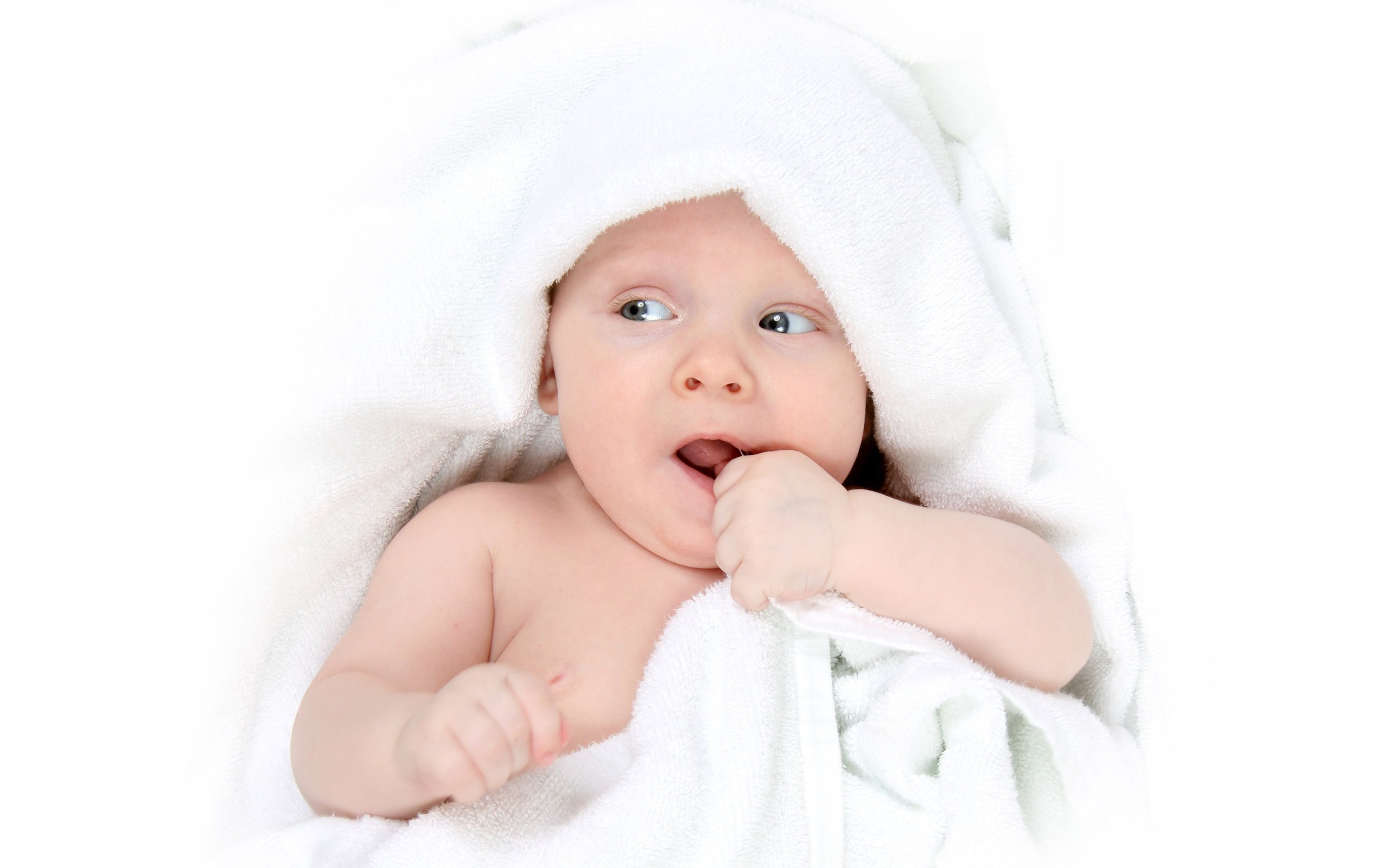 呼和浩特捐卵机构捐卵女孩面对宝宝的耳屎该如何清理？